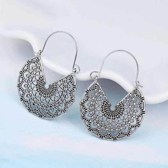 Jewelry - Bohemian Hollow Madalia Dangle Earrings